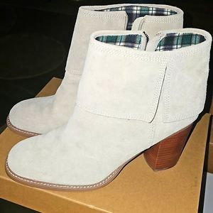 Women's size 12  beige boots
